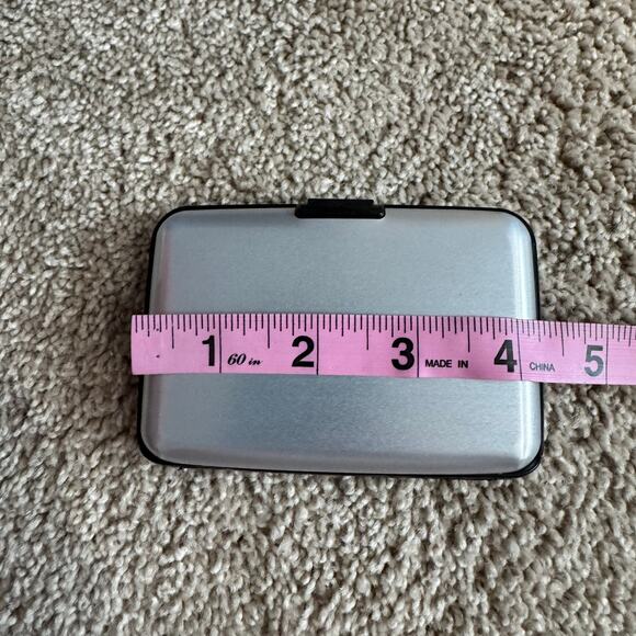 NEW Silver & Black Hard Shell Credit Card Wallet Closes Tightly Multiple Slots - Picture 8 of 11